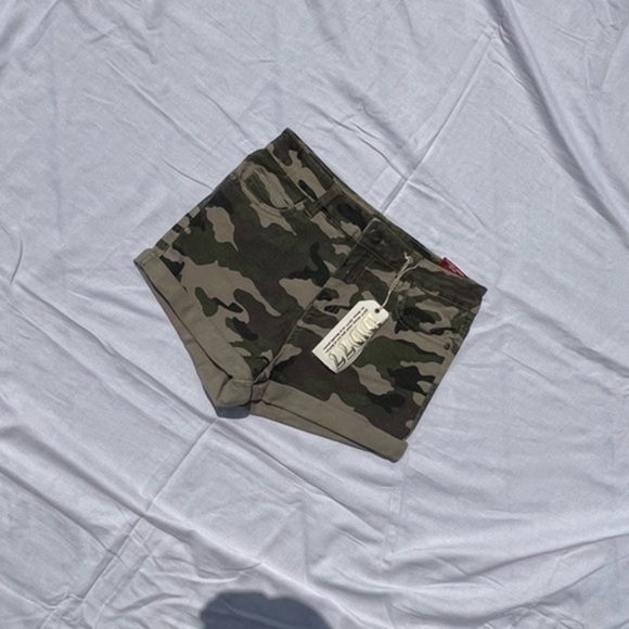 New Army Print Shorts - Picture 4 of 9